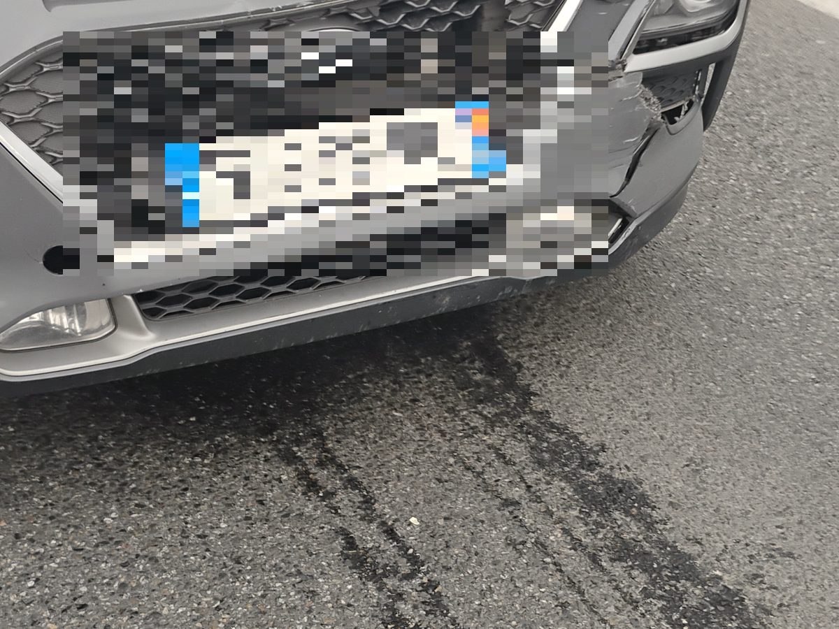 Hyundai Kona, calandre endommagée